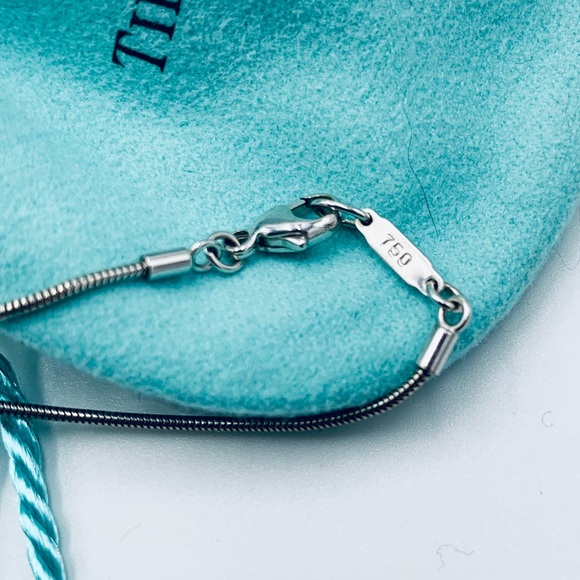 🤩SALE🤩Tiffany 18k diamond necklace - Picture 4 of 4